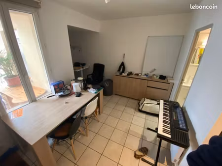 loue studio meublé proche victoire