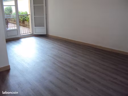 studio 34 m2 place saint sauveur