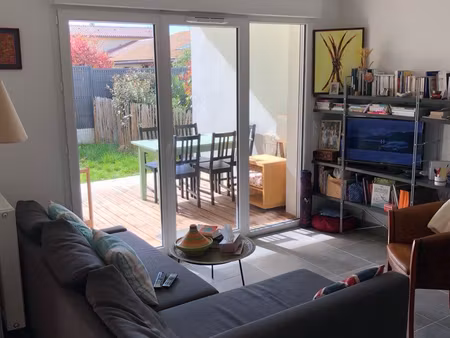 t2 récent avec terrasse et jardin