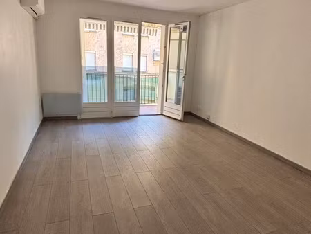 t3  dans une résidence sécurisée avec ascenseur  balcon  cave et parking