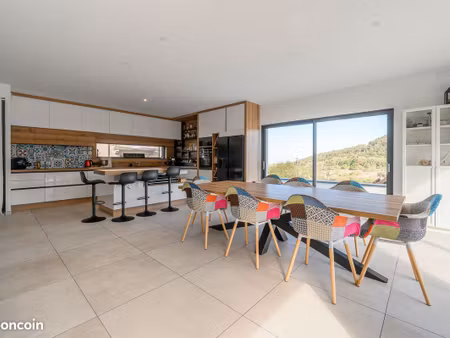belle maison de 2023  202 m2  16 ares  spa  nature et commodités dpe a garage 70 m2