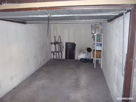 box individuel fermé de 12 5m²