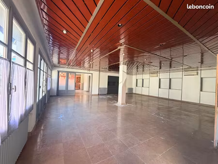 local 100 m² pau