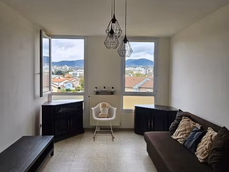 t2 meublé 46 m² – dernier étage – vue panoramique sur la chaîne des puys – les cézeaux