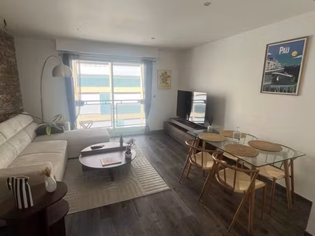 t2 meublé 52 m² – pau centre – balcon – parking privé – location étudiante ou 1 an