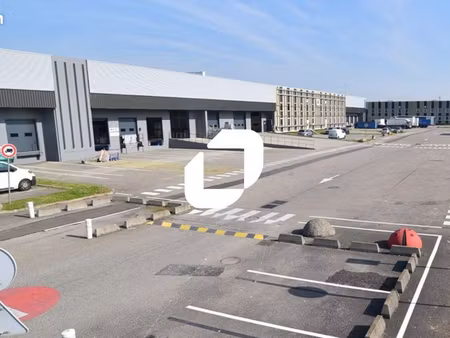 local logistique 12 858 m²