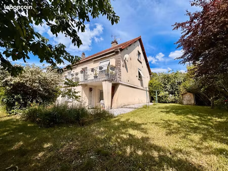 maison 10 pièces 242 m²