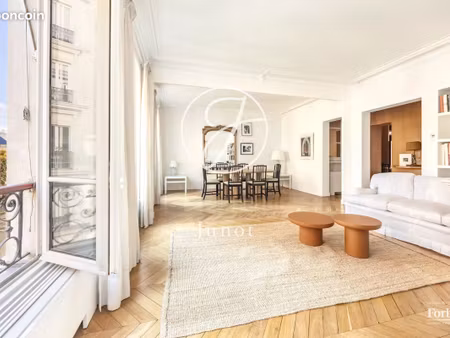 appartement 8 pièces 234 m²