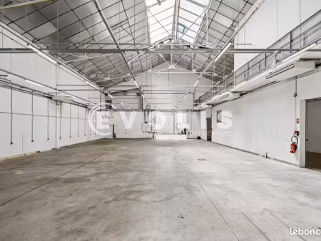 local d'activité 1 220 m²