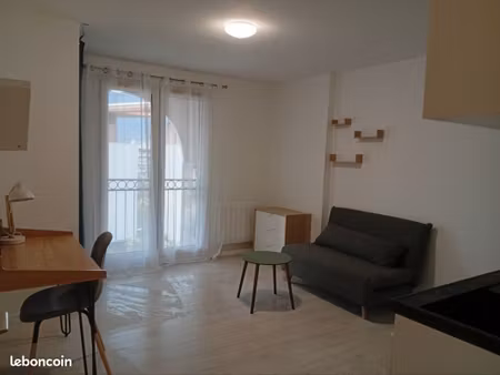 studio meublé et rénové idéal étudiant ou jeune actif
