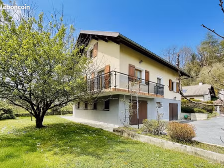 maison 7 pièces 260 m²