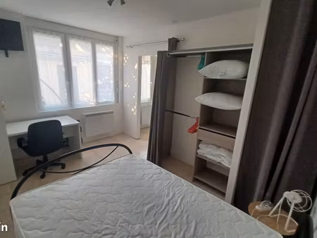 location studio meublé