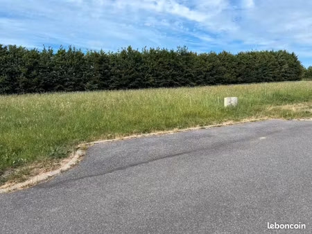 terrain 680 m² craon