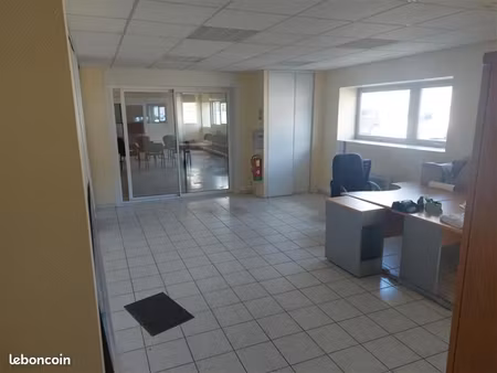 bureaux professionnels 138 m² – parking – site clos – villiers-sur-loir