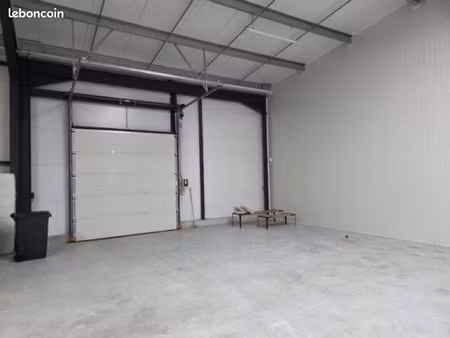 hangar  local  entrepot  box  garage  stockage