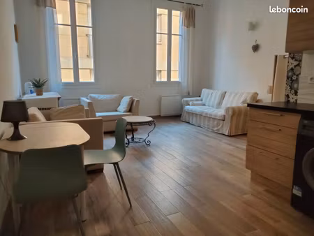 vente studio lumineux centre ville historique