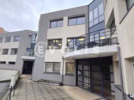 bureaux 968 m²