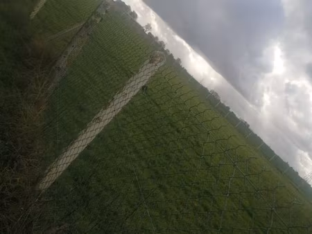 terrain 2400 m²