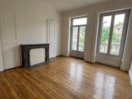 appartement t2/t3 de 74 m² avec balcon