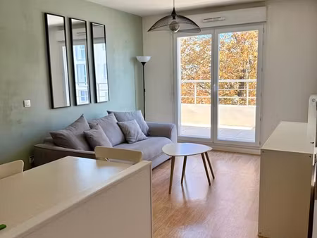 appartement meublé 37 m² avec balcon - gare à 5 min à pied - parking - dernier étage