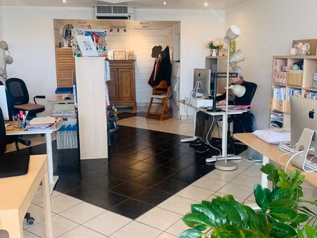 location bureaux ou commerce anglet en rdc avec vitrine avec reprise