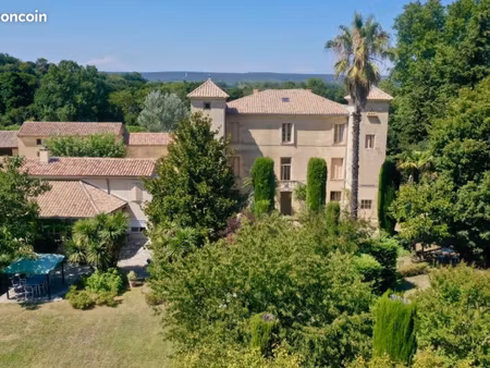 uzès — château 18ème · 915 m² · parc 1 ha · 1 990 000