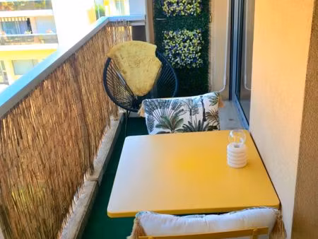 t1 de 25m2 avec coin nuit fermé - terrasse - centre-ville - au calme