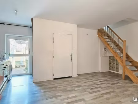 t3 de 75m² duplex  rénové  meublé