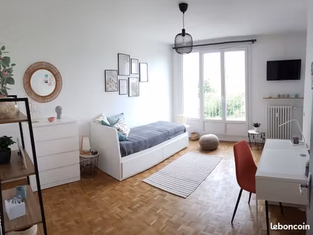 studio meublé toutes charges comprises