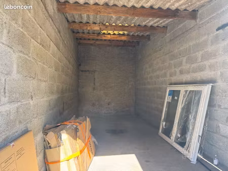 garage box 18 5m2 - 2 voitures possible