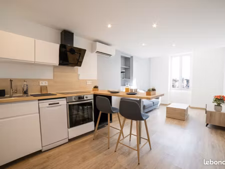 loue appartement orange face au theatre