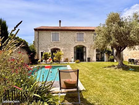 maison 10 pièces 325 m²