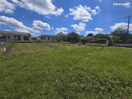 terrain 575 m² cadillac