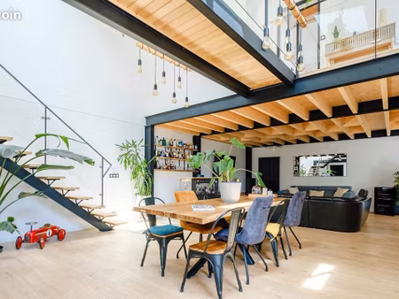 loft/atelier/surface 4 pièces 128 m²