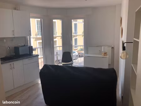 studio meublé de 18 m² au cœur de st-germain en laye (8 min à pied du rer a)