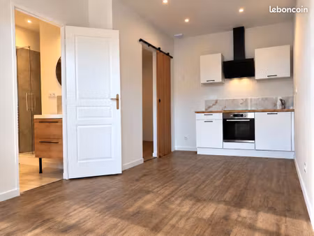 studio bis entièrement rénové – 25 m² – coin nuit séparé – dpe c