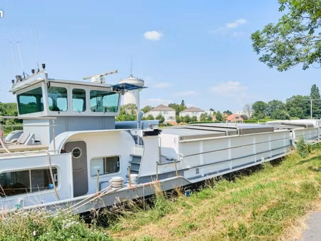 péniche logement d'exception (230 m² habitables + 100 m² de terrasses)