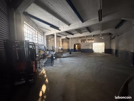 a louer entrepôt 200m²