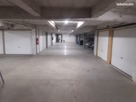 garage  box   parking  camping-car  caravane  voiture  moto