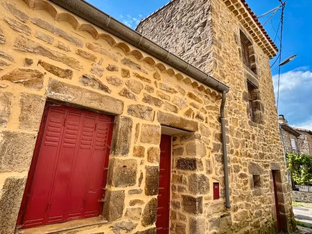 maismaison de village en pierre à rénover