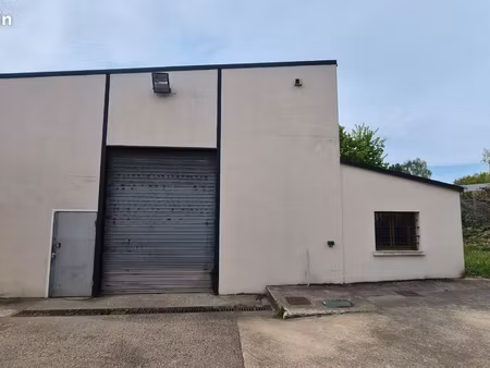 local 160m2 petit couronne