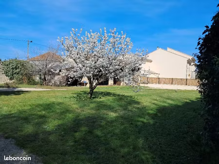 terrain 1200 m2 avec hangar de 160 m2