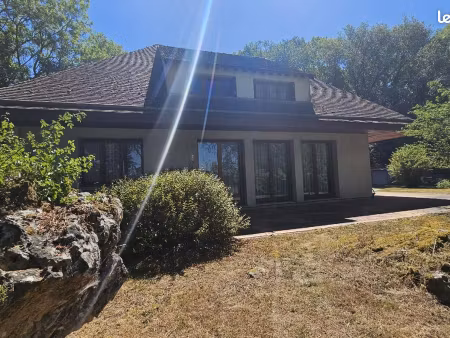 pavillon 7 pièces 204 m²
