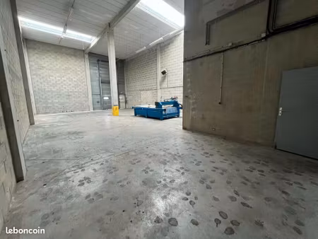 local d'activite 379 m² émerainville