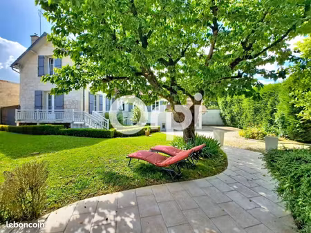 propriété 7 pièces 260 m²