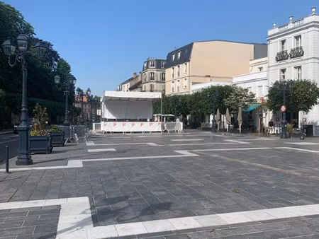 f2 meublé atypique 50m2 au sol au coeur de fontainebleau idéal étudiant ou jeune dynamique