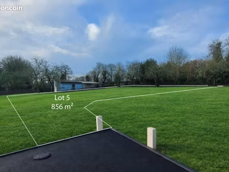 grand terrain viabilisé 859 m²