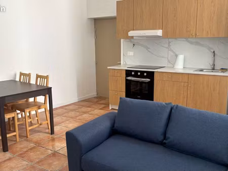 t2 meublé 33m2 entièrement rénové - climatisation - centre nîmes