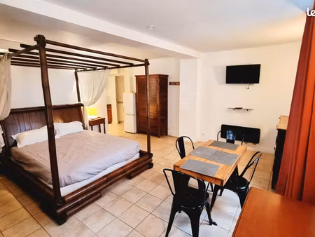 joli studio meublé 32 m2