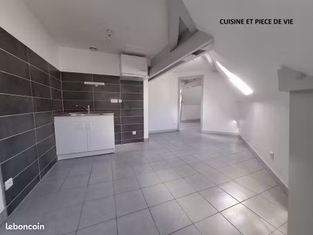 refait à neuf – t3 de 50m² au sol (38m² carrez) – hyper-centre laval